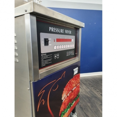 Friteuse Pression / Pressure Fryer Digitale GAZ Avec Pompe A Huile